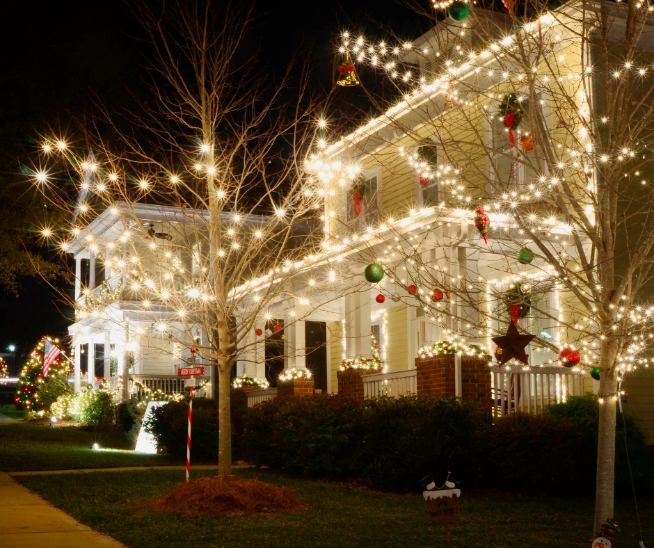 A Window Ninjas Myrtle Beach holiday lighting installation.